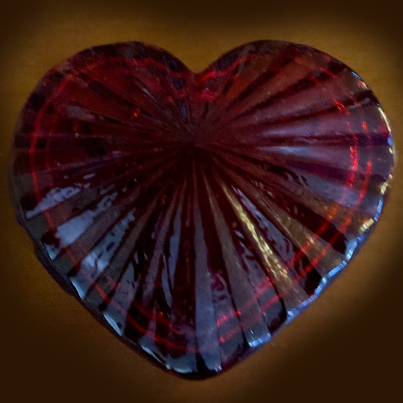 Vintage Small Red Glass Heart Trinket Box, Jewelry box - Picture 4 of 6